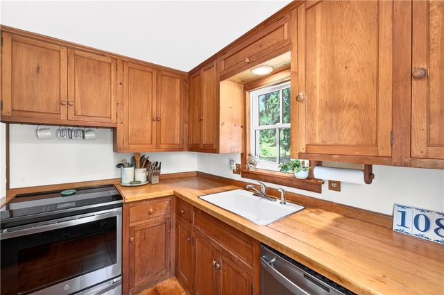108 Oak Street, Hopkinton, RI 02804