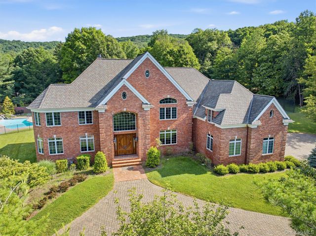 637 S Mountain Road, New City, NY 10956