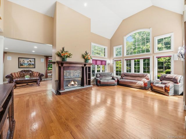 637 S Mountain Road, New City, NY 10956