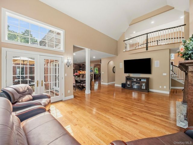 637 S Mountain Road, New City, NY 10956