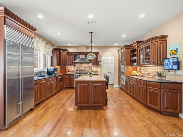 637 S Mountain Road, New City, NY 10956