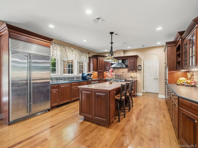 637 S Mountain Road, New City, NY 10956