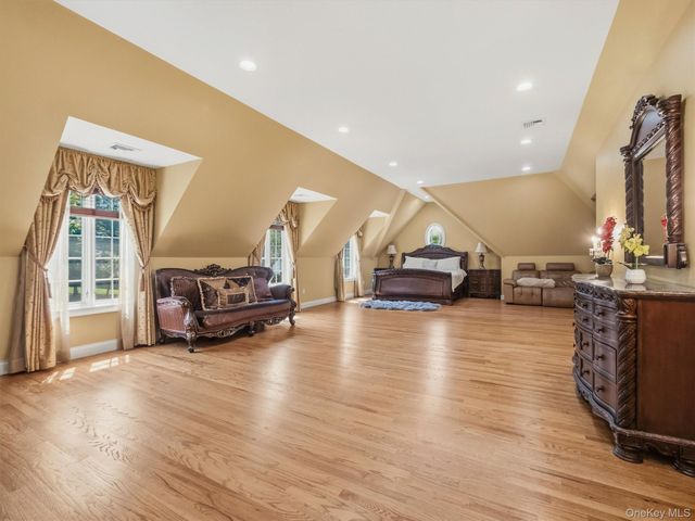 637 S Mountain Road, New City, NY 10956
