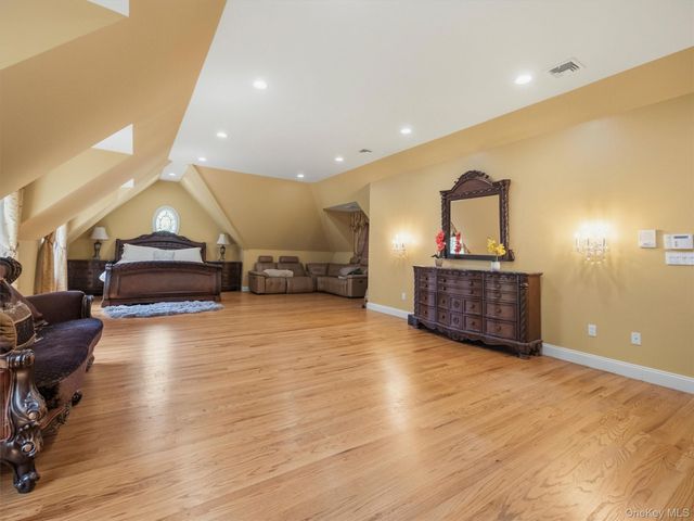 637 S Mountain Road, New City, NY 10956
