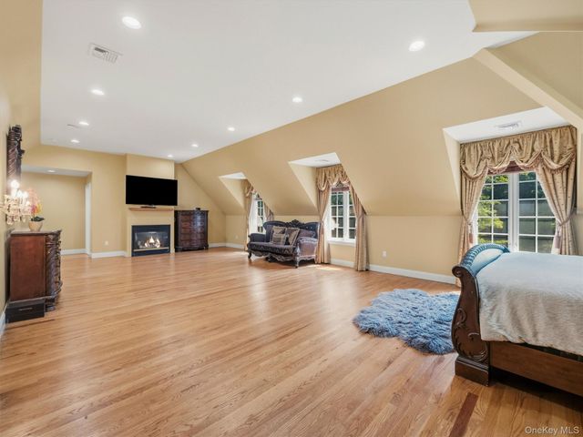 637 S Mountain Road, New City, NY 10956