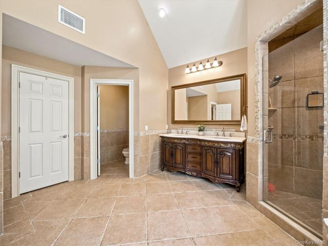 637 S Mountain Road, New City, NY 10956