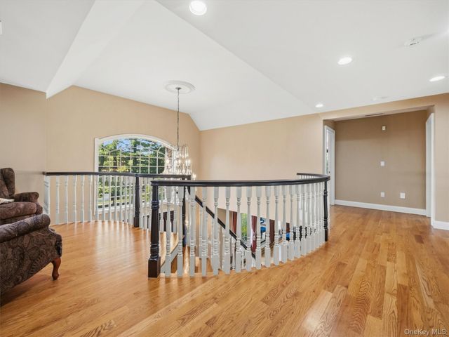 637 S Mountain Road, New City, NY 10956