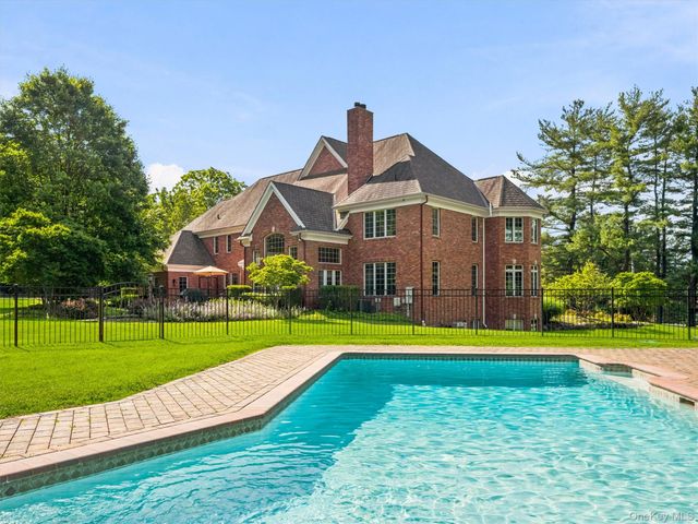 637 S Mountain Road, New City, NY 10956