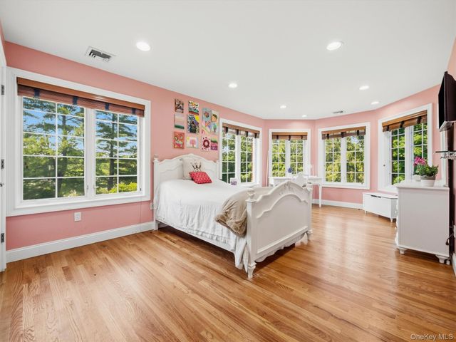 637 S Mountain Road, New City, NY 10956