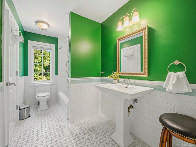 637 S Mountain Road, New City, NY 10956