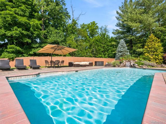 637 S Mountain Road, New City, NY 10956