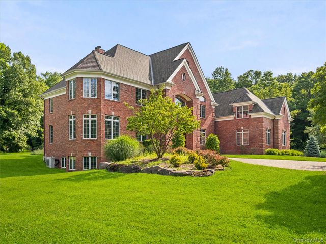637 S Mountain Road, New City, NY 10956