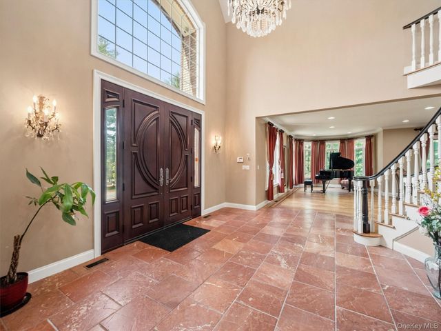 637 S Mountain Road, New City, NY 10956