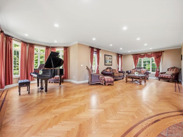 637 S Mountain Road, New City, NY 10956