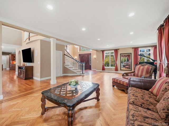 637 S Mountain Road, New City, NY 10956