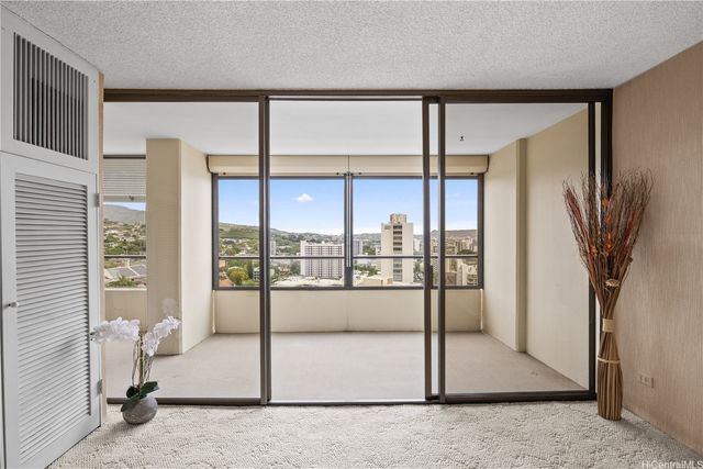 1717 Mott Smith Drive 2005, Honolulu, HI 96822