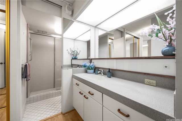 1717 Mott Smith Drive 2005, Honolulu, HI 96822