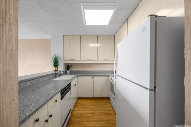 1717 Mott Smith Drive 2005, Honolulu, HI 96822