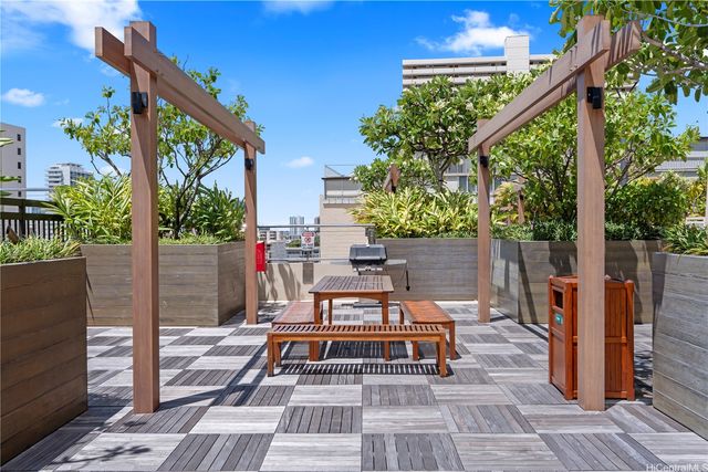 1717 Mott Smith Drive 2005, Honolulu, HI 96822