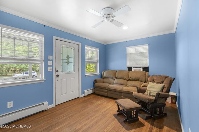 742 W Commodore Boulevard, Jackson, NJ 08527