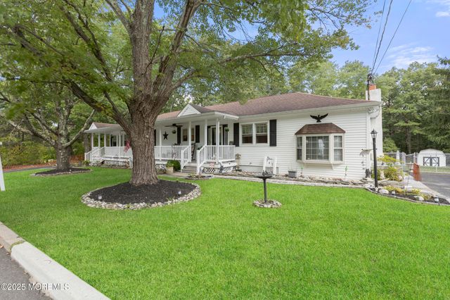 742 W Commodore Boulevard, Jackson, NJ 08527