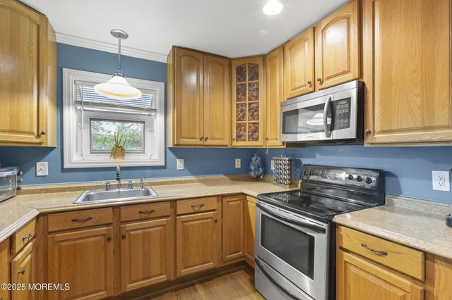 742 W Commodore Boulevard, Jackson, NJ 08527