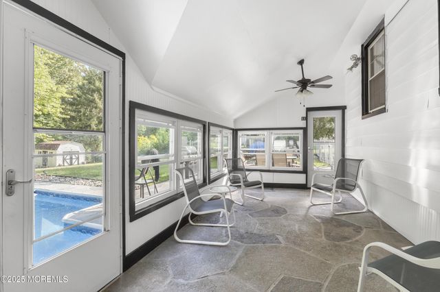 742 W Commodore Boulevard, Jackson, NJ 08527