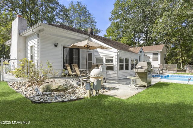 742 W Commodore Boulevard, Jackson, NJ 08527