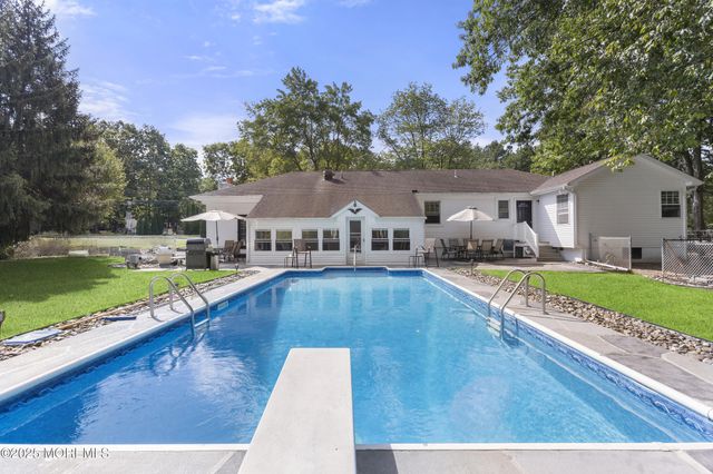 742 W Commodore Boulevard, Jackson, NJ 08527