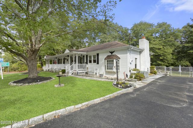 742 W Commodore Boulevard, Jackson, NJ 08527