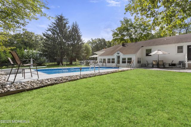 742 W Commodore Boulevard, Jackson, NJ 08527