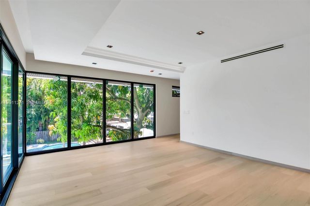 125 SW 29th Road, Miami, FL 33129