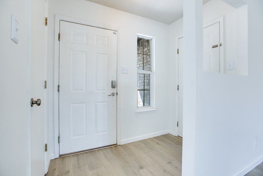 Image 6 of property listing at 1220 James Lane, San Angelo, TX 76905