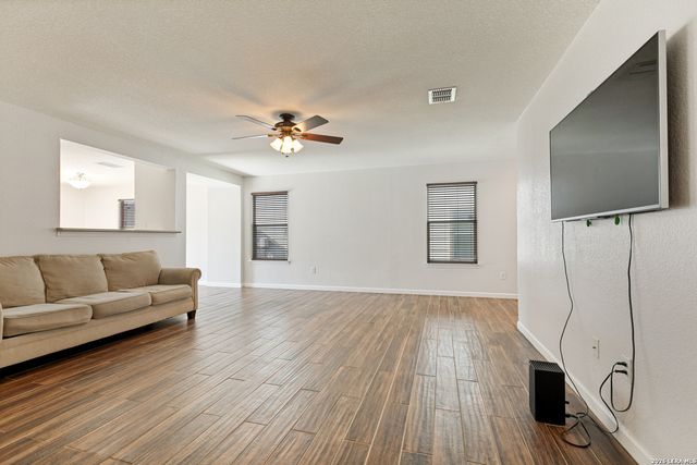 531 Sanderling, San Antonio, TX 78245