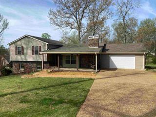 629 HILLSIDE DR, Adamsville, TN 38310