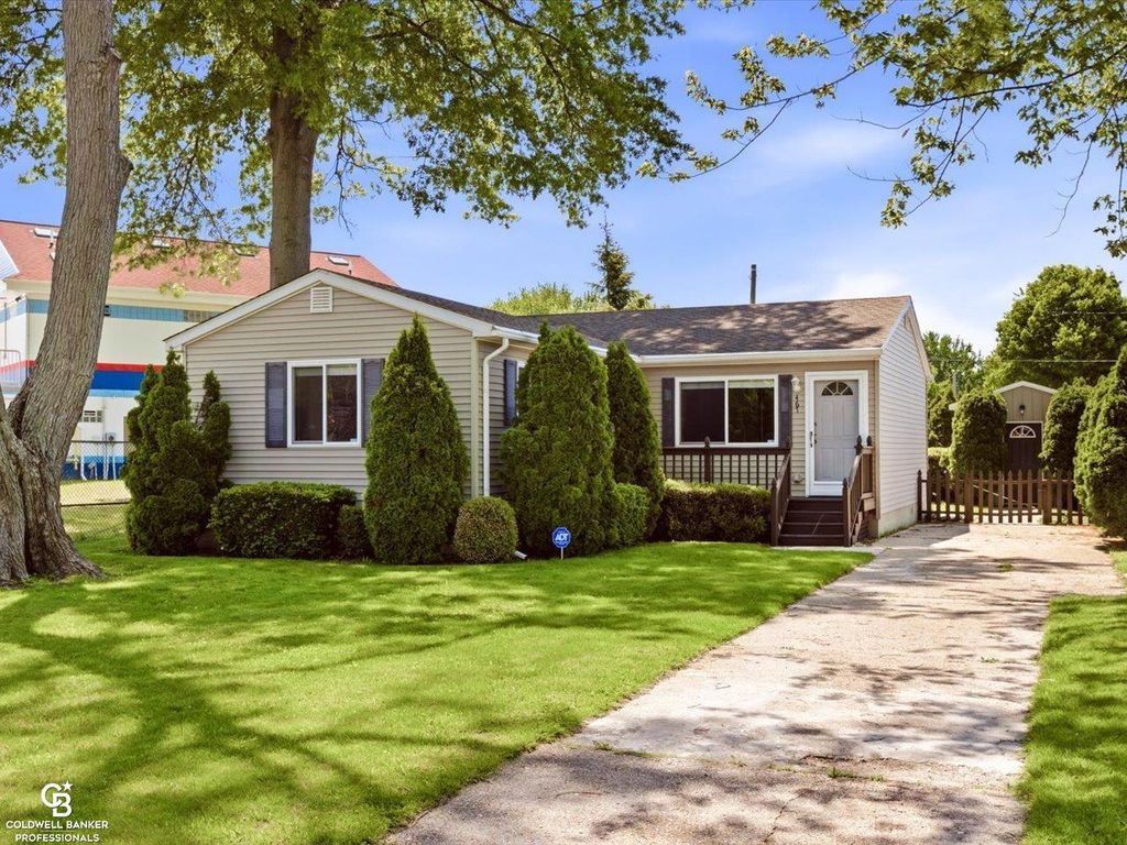 467 Dixie Boulevard, Algonac, MI 48001