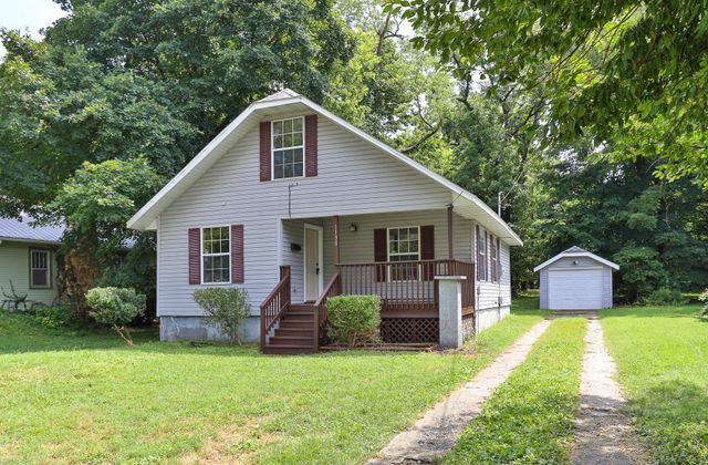 1130 S Crutcher Avenue, Springfield, MO 65804