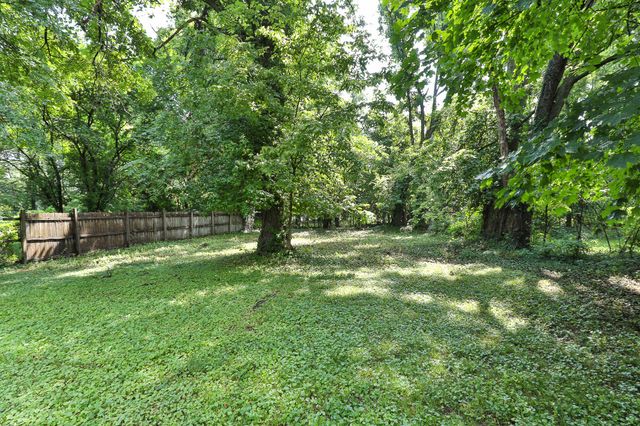 1130 S Crutcher Avenue, Springfield, MO 65804