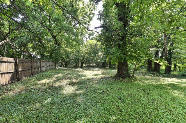 1130 S Crutcher Avenue, Springfield, MO 65804