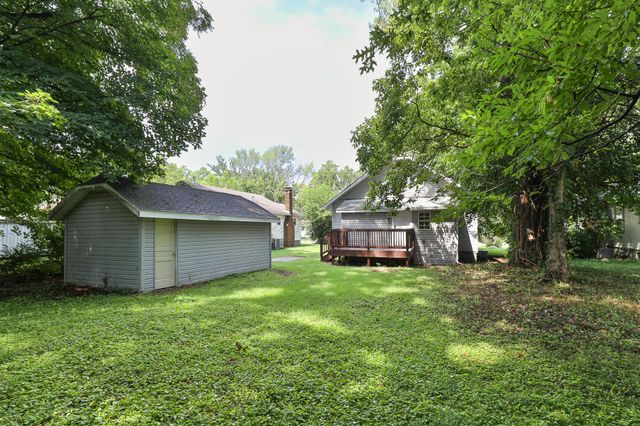 1130 S Crutcher Avenue, Springfield, MO 65804