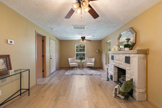 1130 S Crutcher Avenue, Springfield, MO 65804