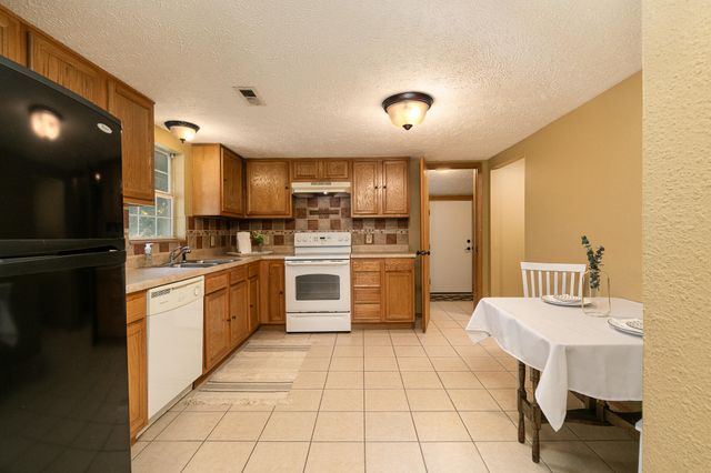1130 S Crutcher Avenue, Springfield, MO 65804