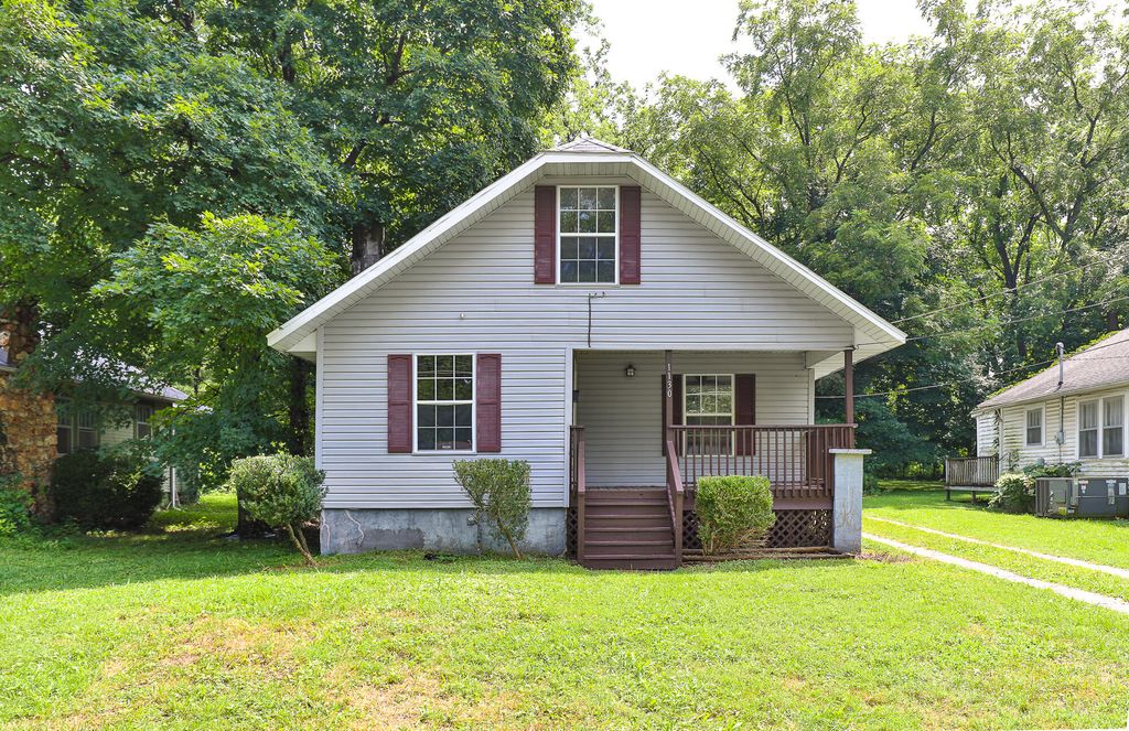 1130 S Crutcher Avenue, Springfield, MO 65804