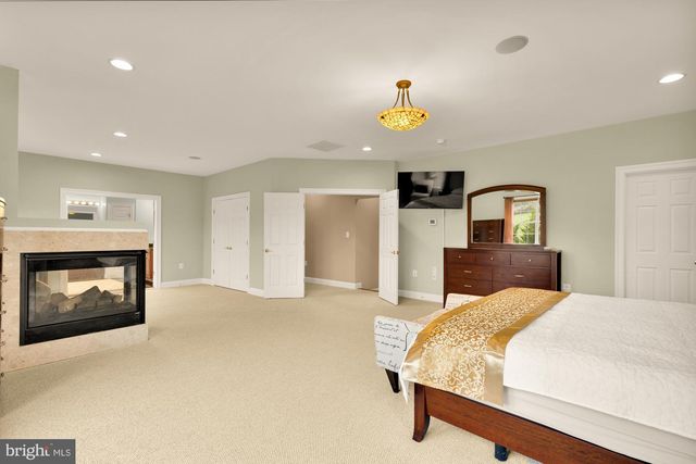 36430 HESKETT LN, Hillsboro, VA 20132