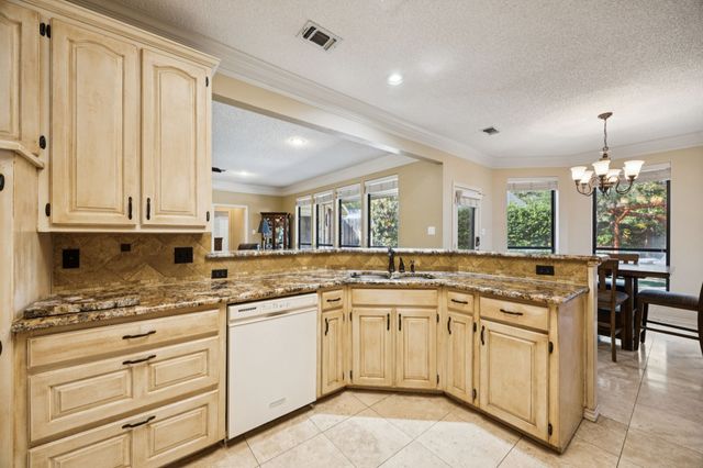 2424 Cross Timbers Trail, Arlington, TX 76006