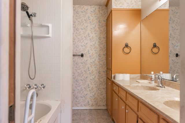 302 W 18th St, Robert Lee, TX 76945