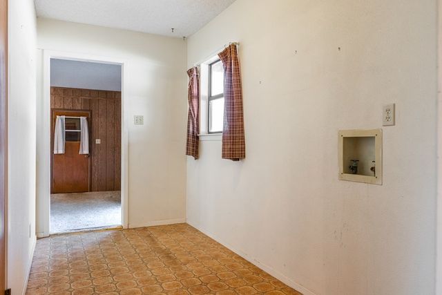 302 W 18th St, Robert Lee, TX 76945