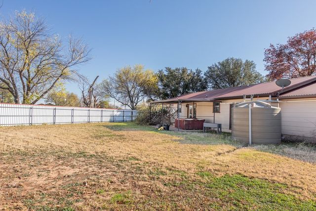 302 W 18th St, Robert Lee, TX 76945