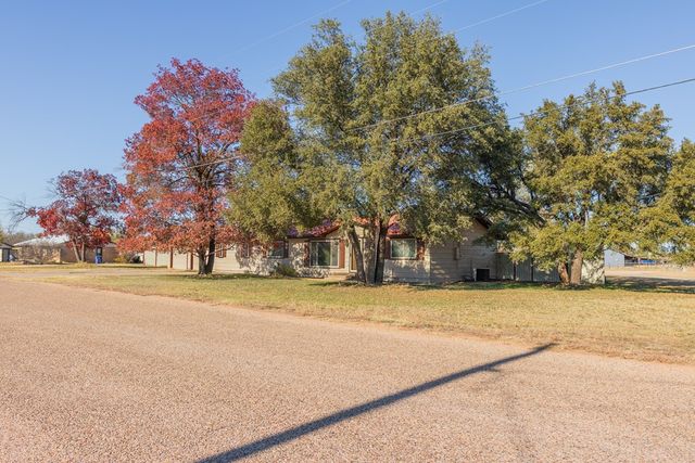 302 W 18th St, Robert Lee, TX 76945