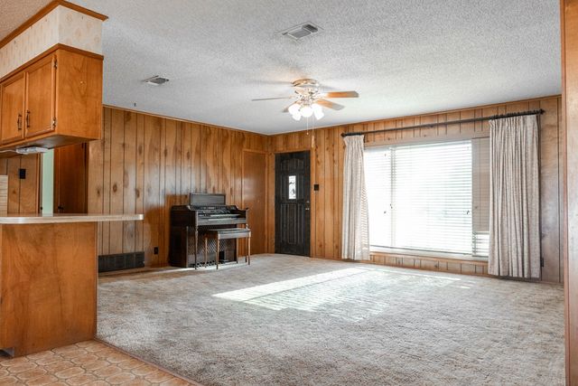 302 W 18th St, Robert Lee, TX 76945